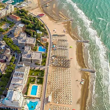 Modern 700m From The Ideal For 4 Guests Hotel Bibione